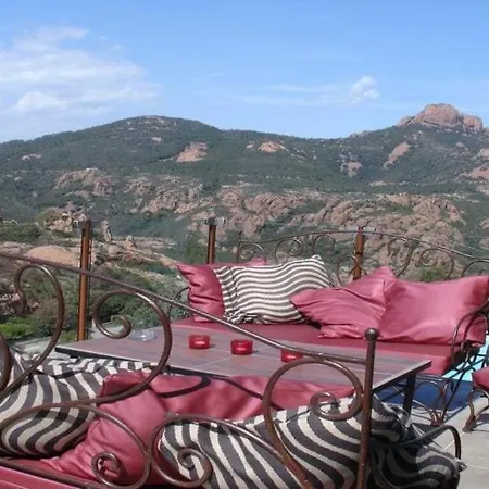 La Cousinade De L'esterel Nyaraló *