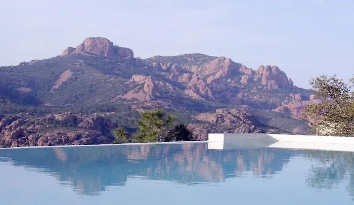 بيت للعطل La Cousinade De L'esterel *